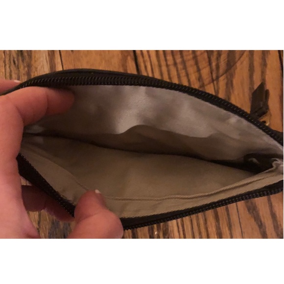 Fossil Leather Bi-fold Wallet - Picture 4 of 5